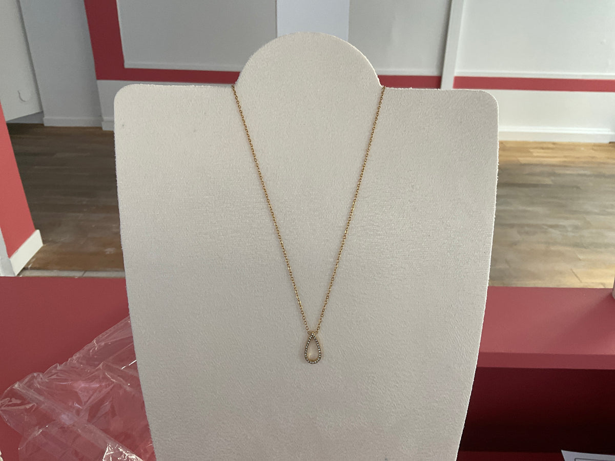 Collier doré pendentif goutte