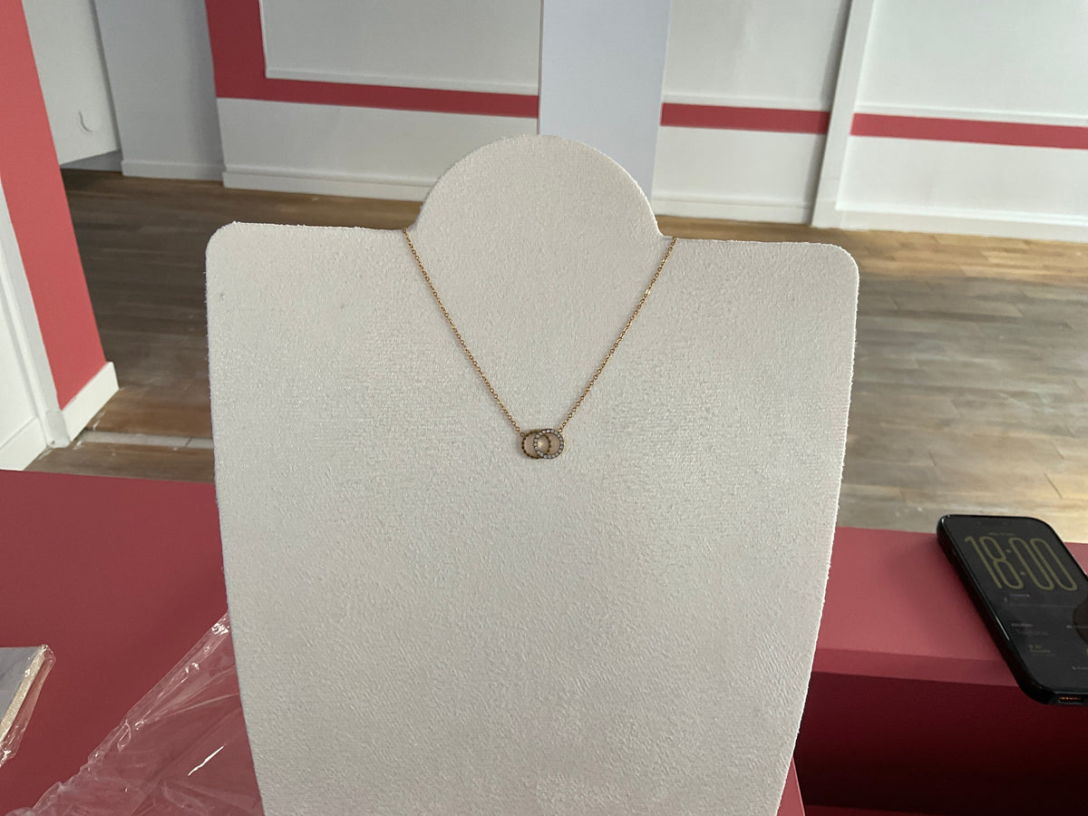 Collier doré ras le cou « infini »