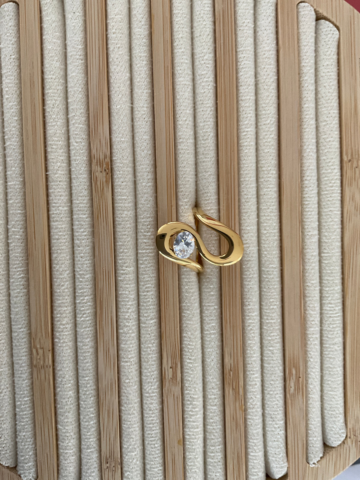 Bague doré original diamant