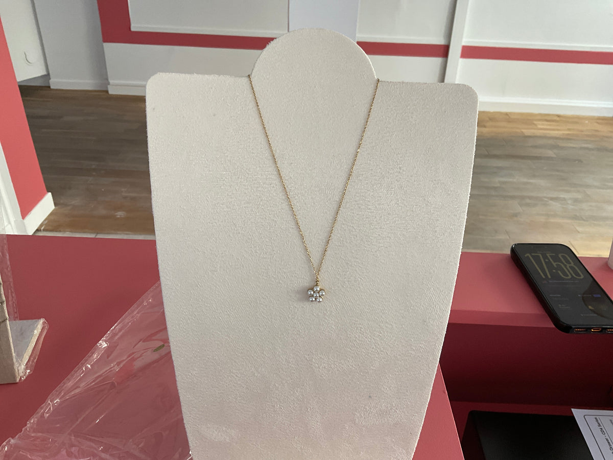 Collier doré fleur perle
