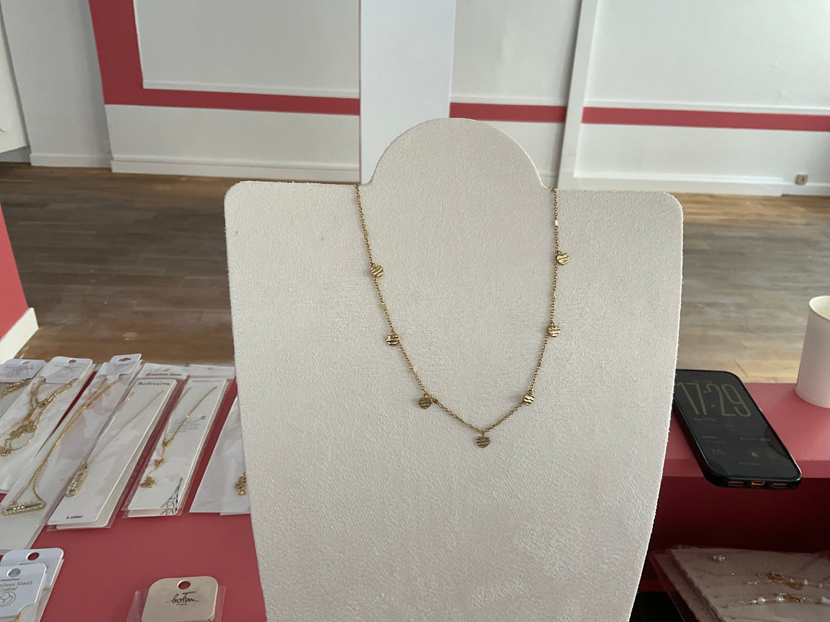 Collier doré ras le cou cœur