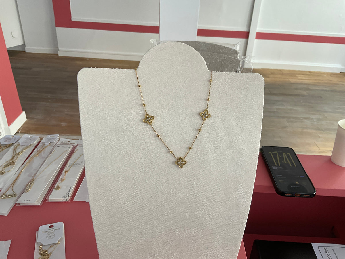 Collier doré étoile LV