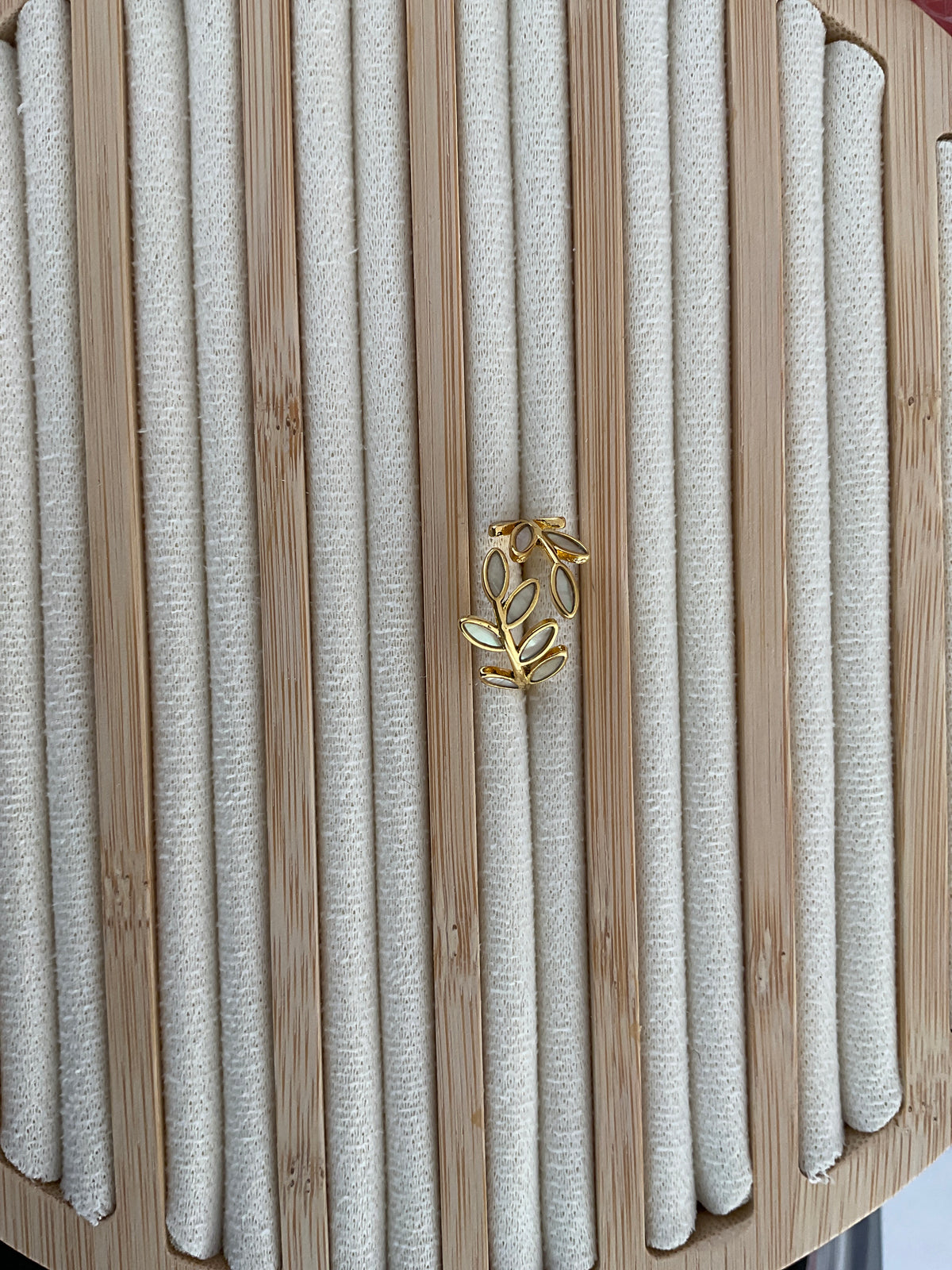 Bague doré feuille blanche